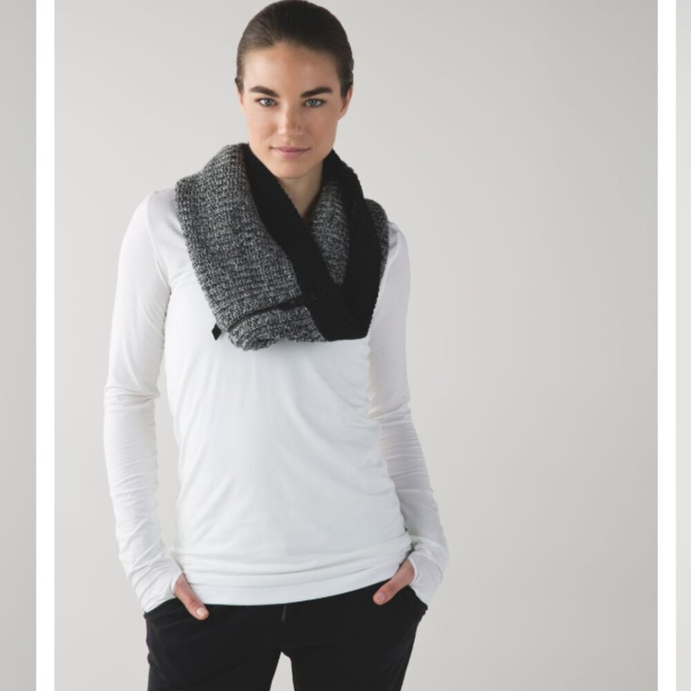 LULULEMON Falling Freely Merino Wool Scarf Neck Warmer Wrap Black Gray Zipper